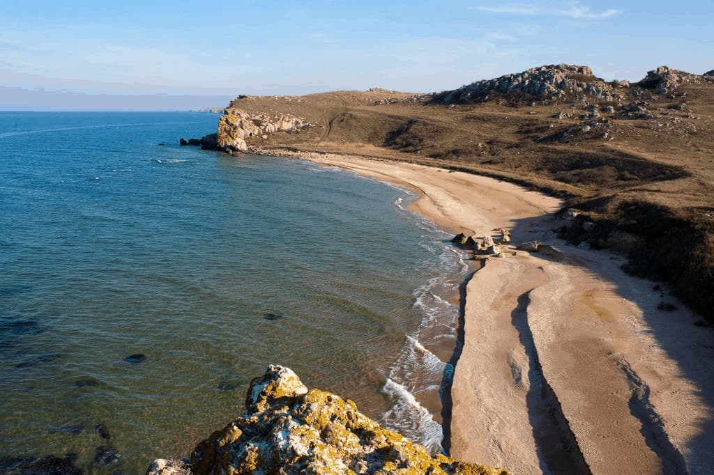 Отдых в крыму рядом с морем. Генеральские пляжи Азовское море. Керчь Азовское море Генеральские пляжи. Курортное Крым Генеральские пляжи. Генеральская бухта Азовское море.